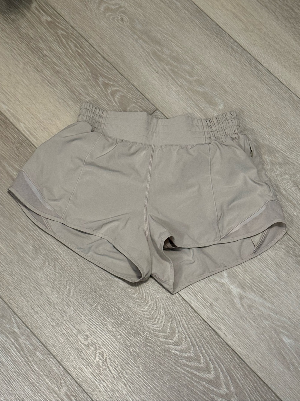 Lululemon Women's Hotty Hot Active Shorts (size 6)